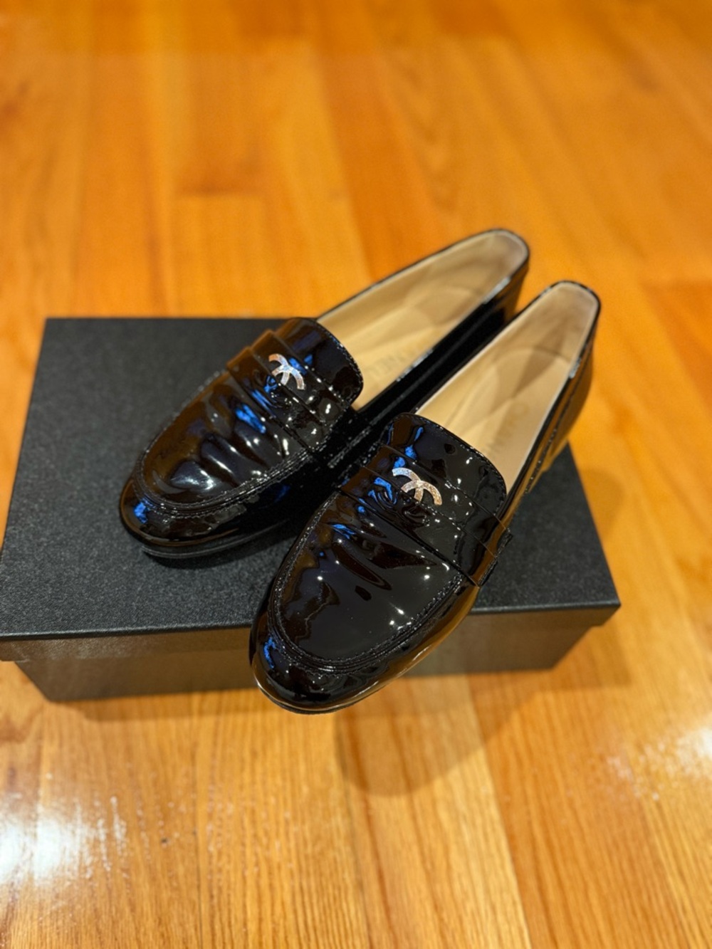 CHANEL Black Patent Leather Women's Loafers 38,5